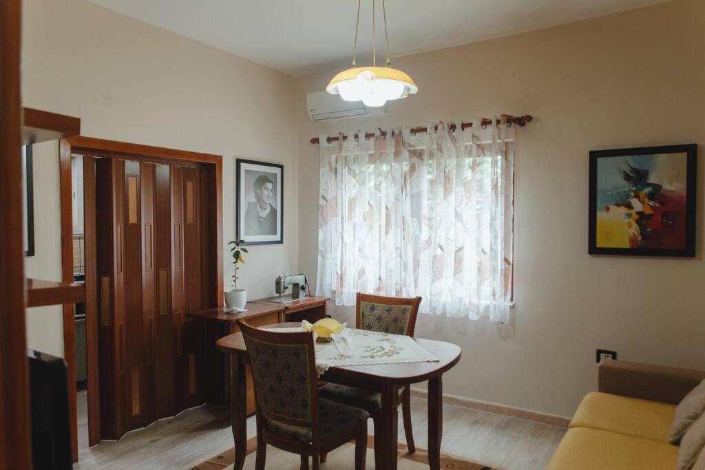 Rare Durres Apartment With Private Parking & Garden 外观 照片