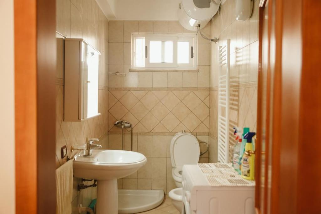 Rare Durres Apartment With Private Parking & Garden 外观 照片