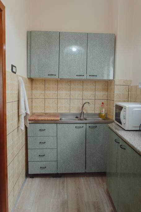 Rare Durres Apartment With Private Parking & Garden 外观 照片