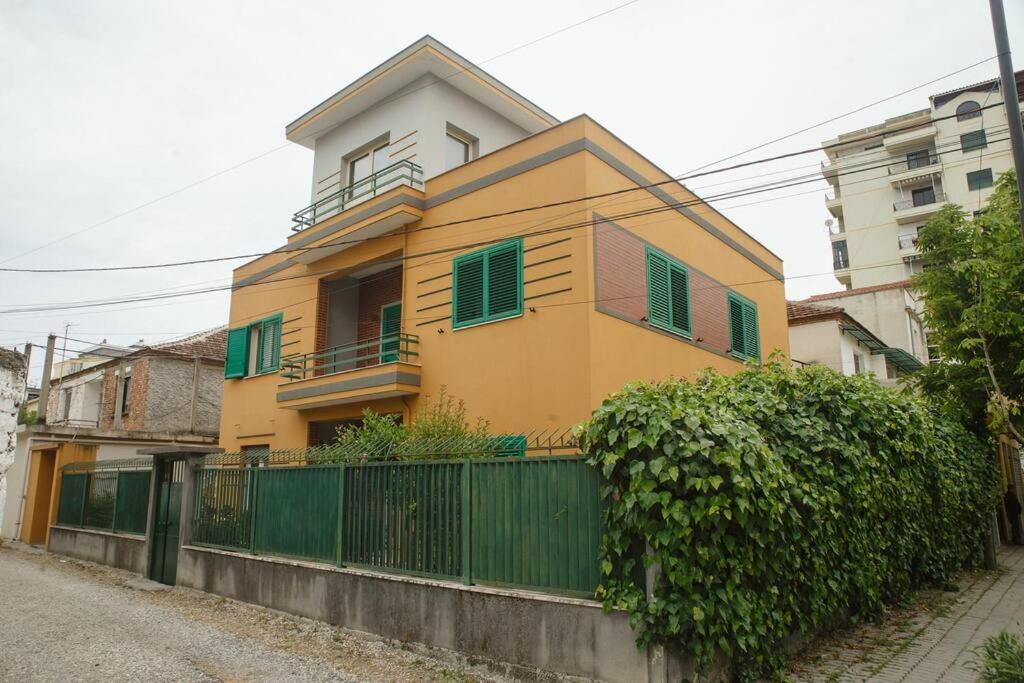 Rare Durres Apartment With Private Parking & Garden 外观 照片