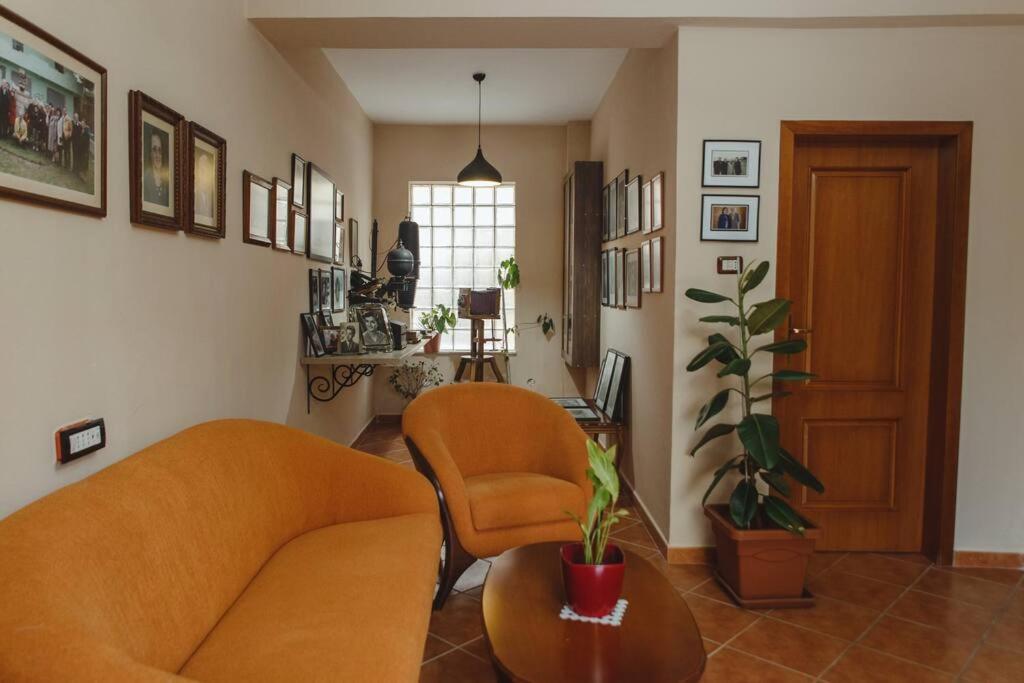 Rare Durres Apartment With Private Parking & Garden 外观 照片