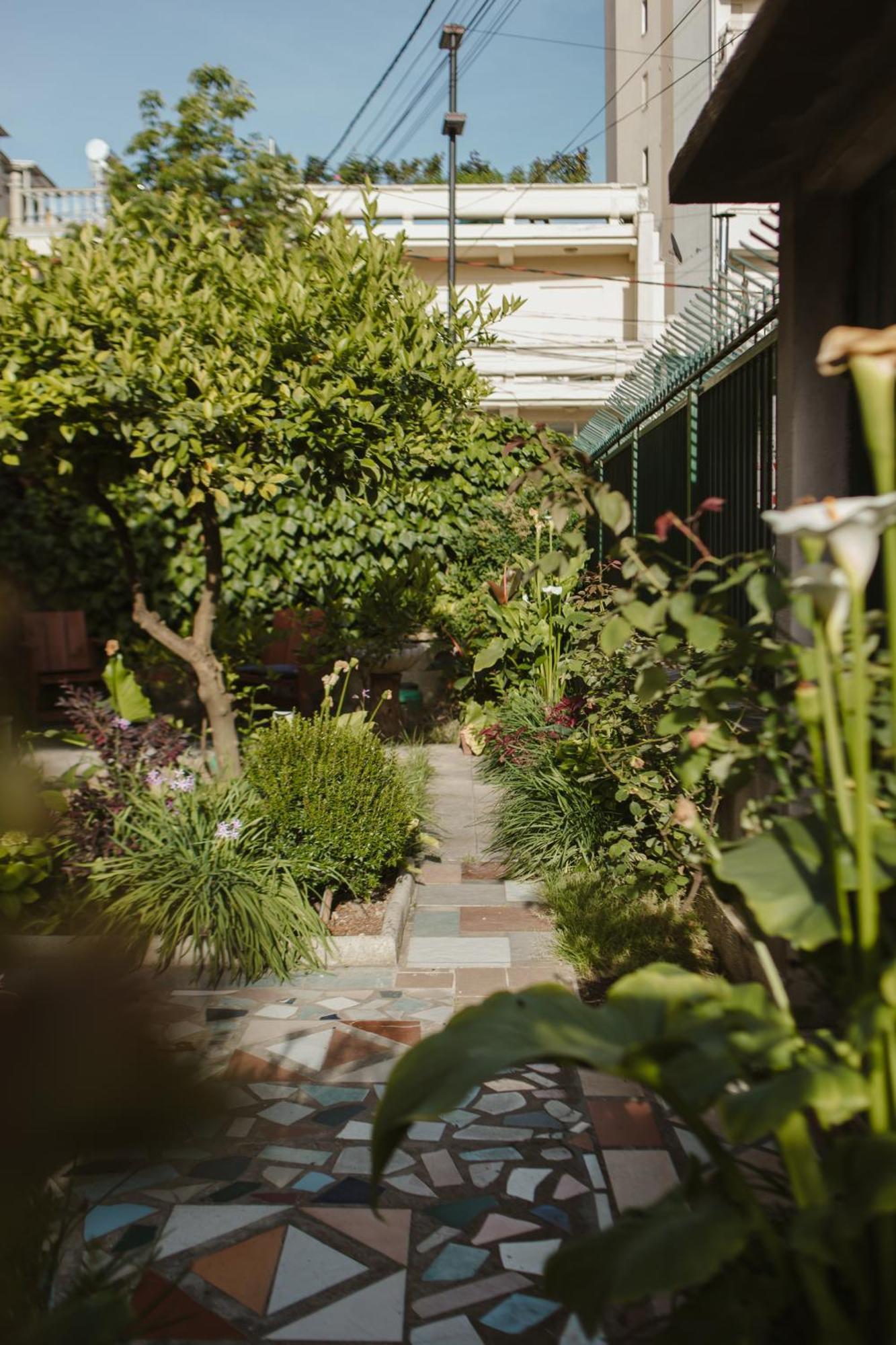 Rare Durres Apartment With Private Parking & Garden 外观 照片